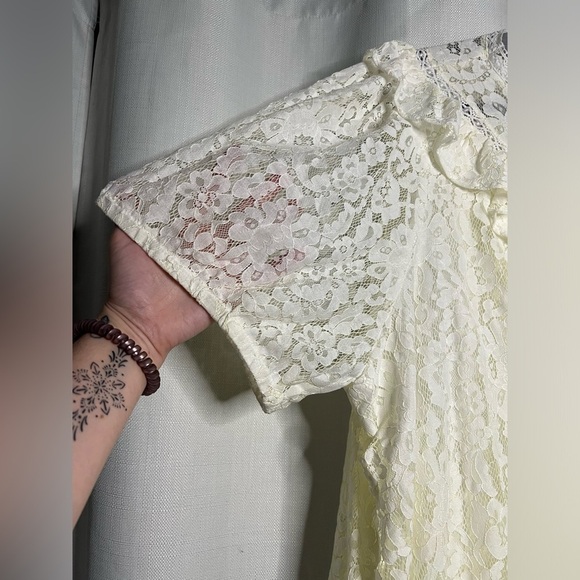 Torrid Lace Ruffle Detail Pale Yellow Blouse 4X - Picture 10 of 14